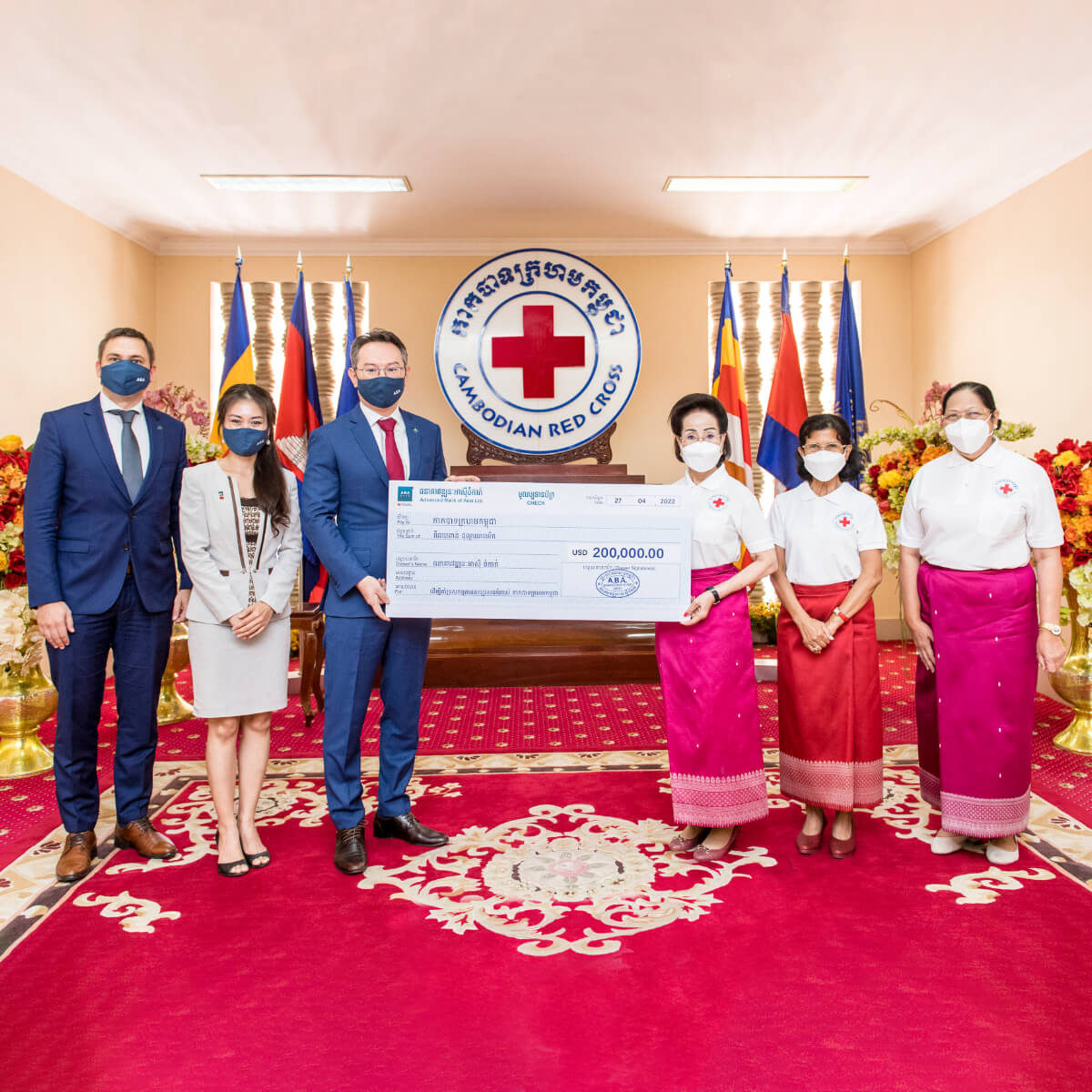 ABA​ Bank​ donates​ US$200,000​ to​ the​ Cambodian​ Red​ Cross​ for​ its​ humanitarian​ programs